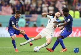 职业选手的“多线作战”：线上同时开24桌背后的注意力分配。（同时在线开24桌：职业选手的多线作战与注意力分配）